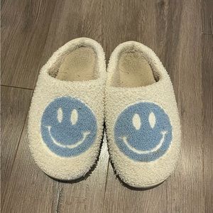 Smile Amazon slippers blue, worn well
